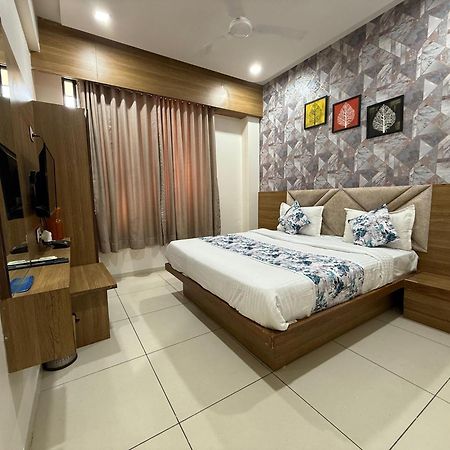 Hotelsuncity Inn فَدودارا المظهر الخارجي الصورة